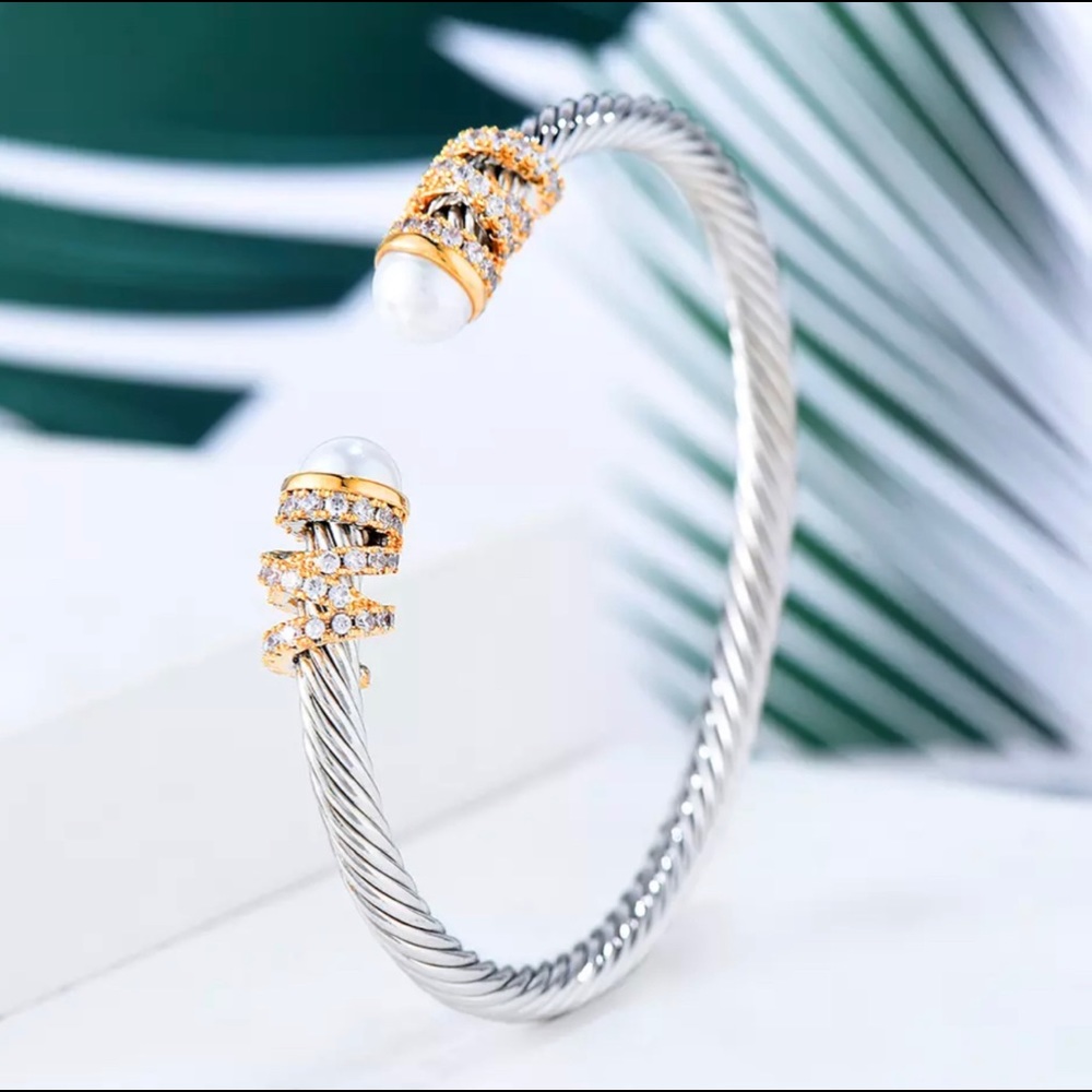 Two-Toned Pearl cuff w/ detail
